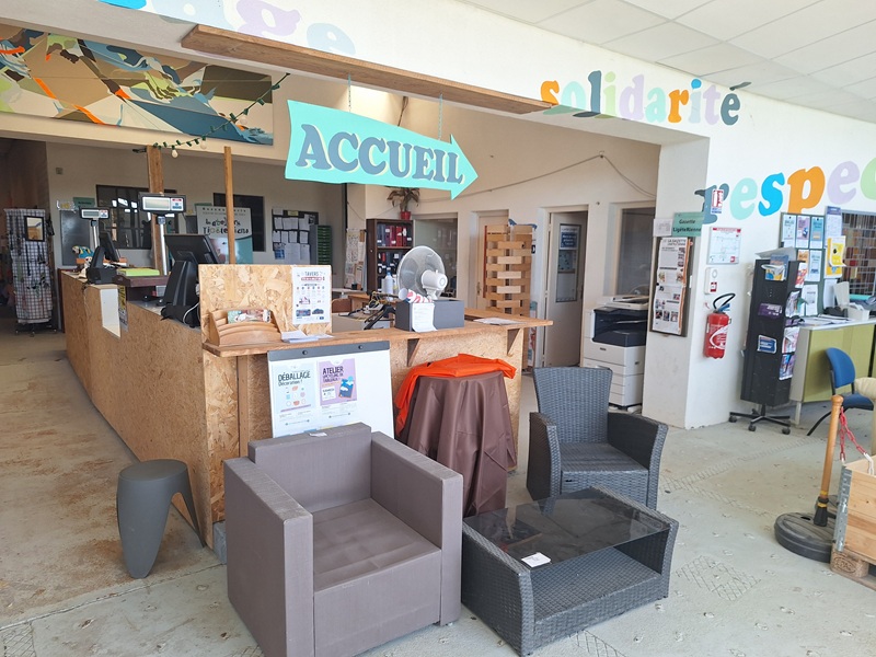Caisses de la boutique et accueil