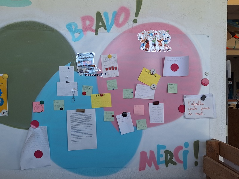 Panneau de livre expression des salariés et des bénévoles
