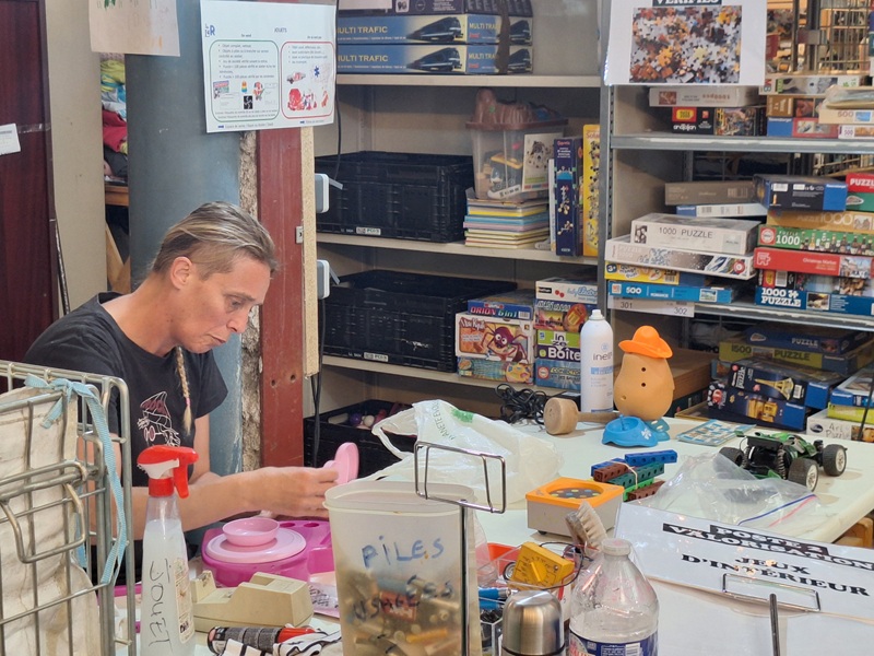 Atelier de vérification et de remise en état des jouets