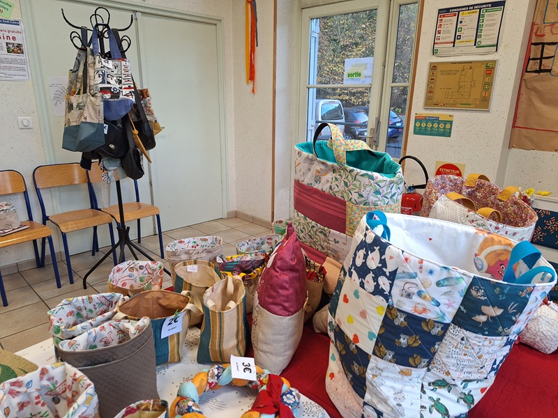 Vente de sacs patchwork, de trousses de toilettes et de sets de table