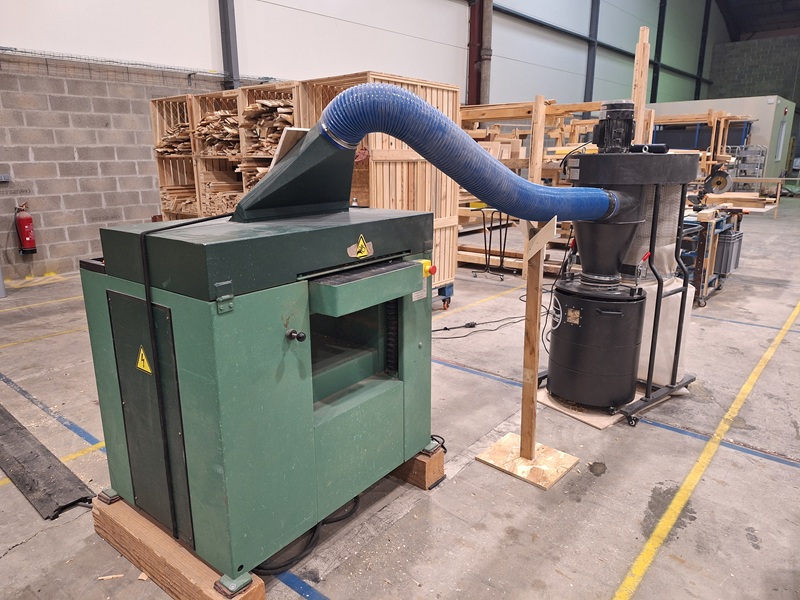 Machine de ponçage et rabotage des planches de bois