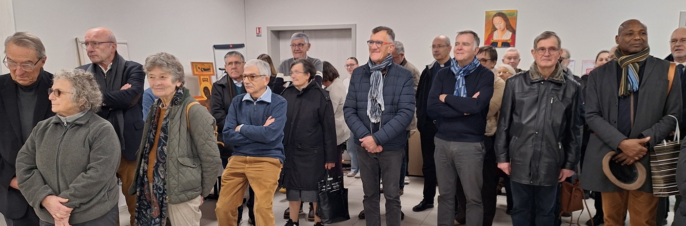 Bénévoles, bénéficiaires et partenaires étaient venu nombreux pour fêter le changement de présidence du Secours Catholique du Loiret