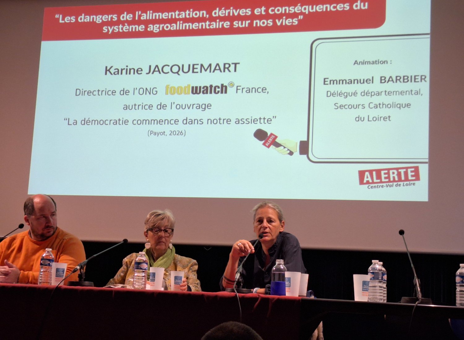 Emmanuel Barbier, délégué départemental du Secours Catholique 45, Dominique Lorenzi-Bry, vice-présidente de l’URIOPSS et animatrice du collectif Alerte Centre Val-de-Loire et Karine Jacquemart, directrice de l’association Foodwatch France