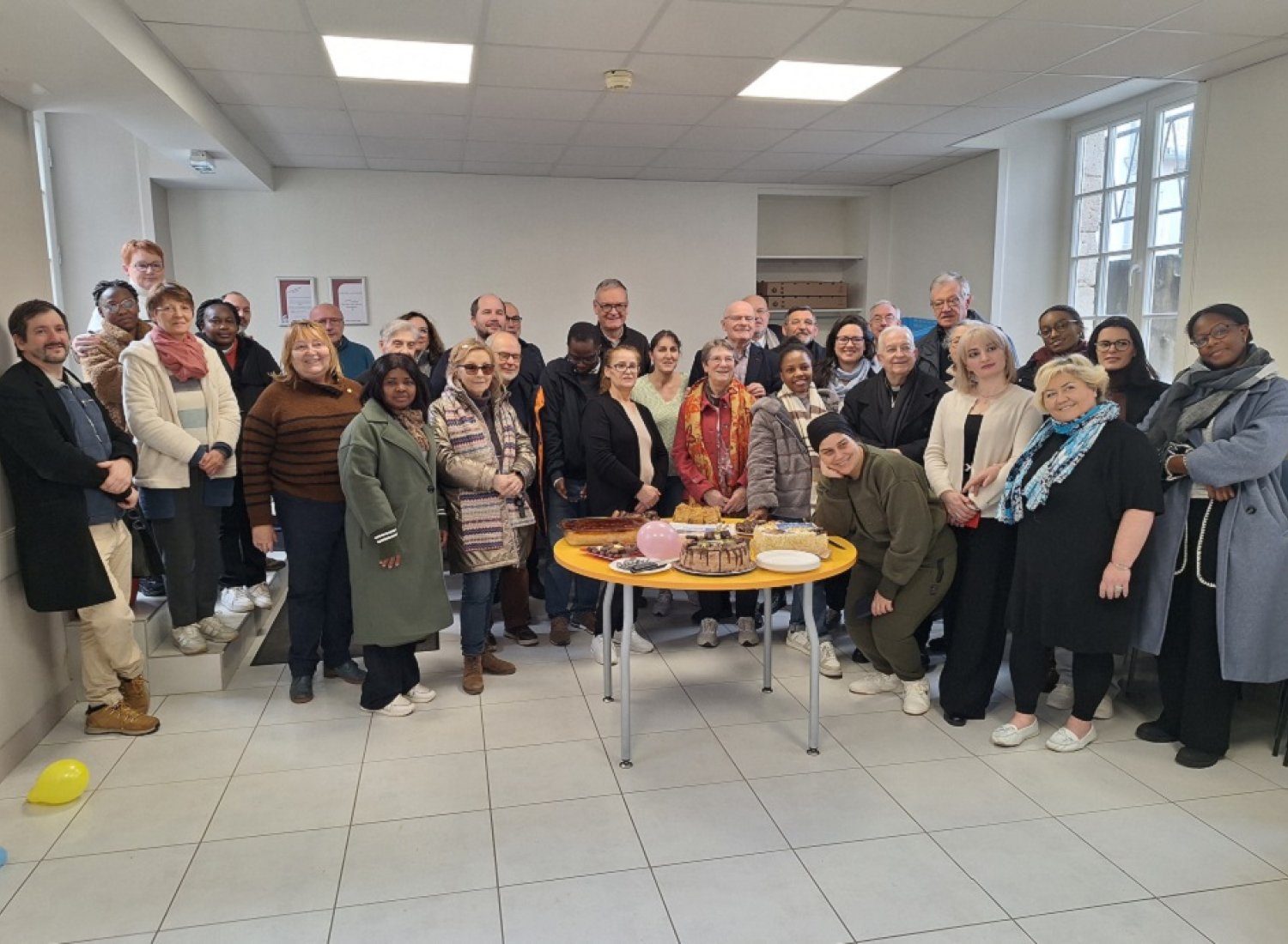 Une trentaine de bénévoles ont partagé vers midi un buffet à l'occasion de la visite du Président national du Secours Catholique